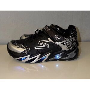 Skechers Kids' Black and Silver Shoes Light-Up Sneakers size 2.5 34 EU